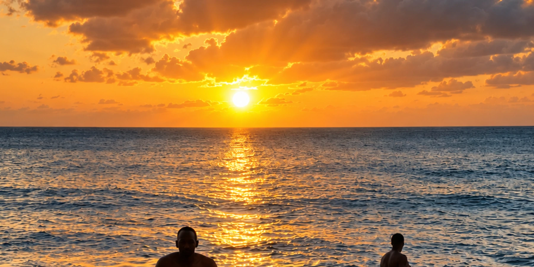 Amis profitant d'un coucher de soleil à bord du bateau Tropical Vibes